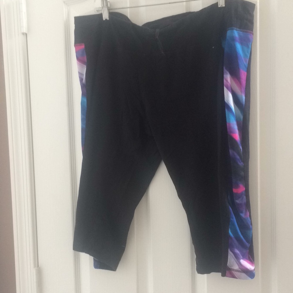FINAL MARKDOWN Danskin now capris xxl